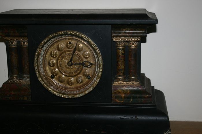 Vintage Clock (in working order )