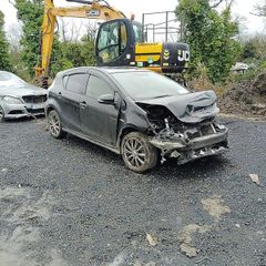 Breaking Toyota aqua hybrid 2014