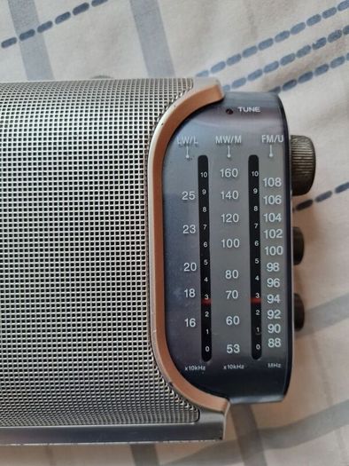 Sony ICF-704l radio player silver works perfectly in excellent condition