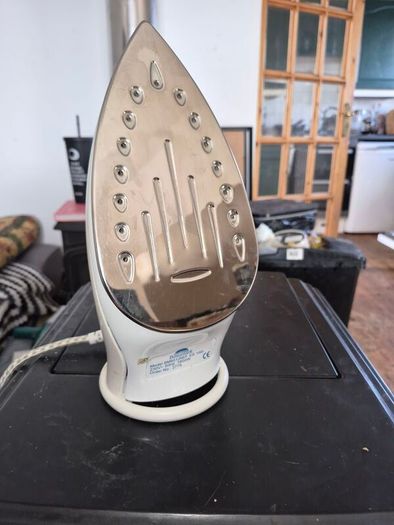 Beaumark Steam Iron