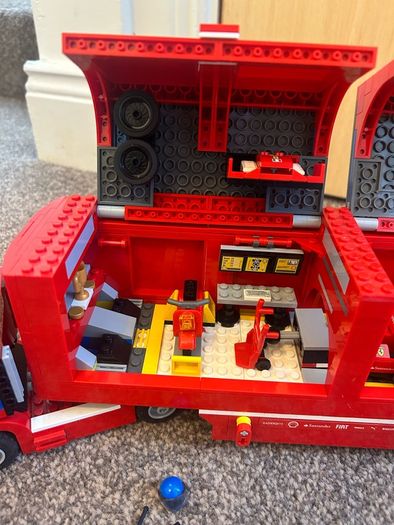 Lego Speed Champions: F14 T & Scuderia Ferrari Truck 75913