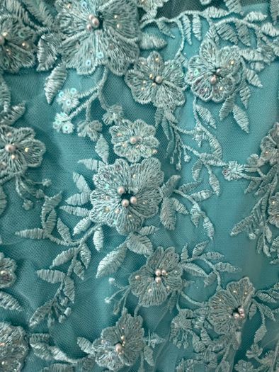 Gorgeous Debs dress (size 6-8)--Worn only once!