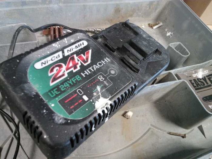 Hitachi DV 24DC SDS drill + battery's/charger