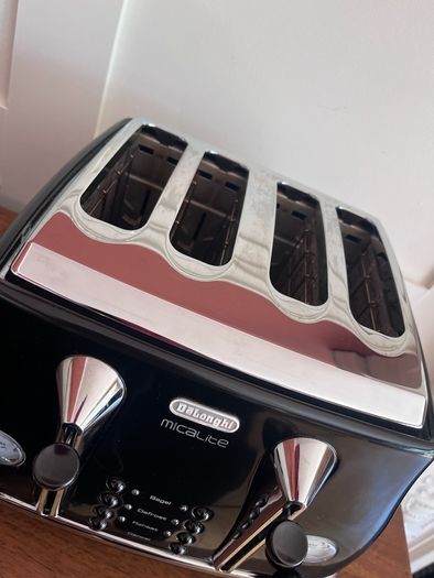 DeLonghi Micalite 4-Slice Toaster - Black