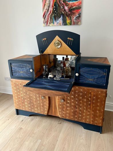 SALE!Stunning Vintage Cocktail Cabinet/Drinks Cabinet/ Sideboard