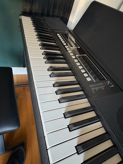 kids piano - like new