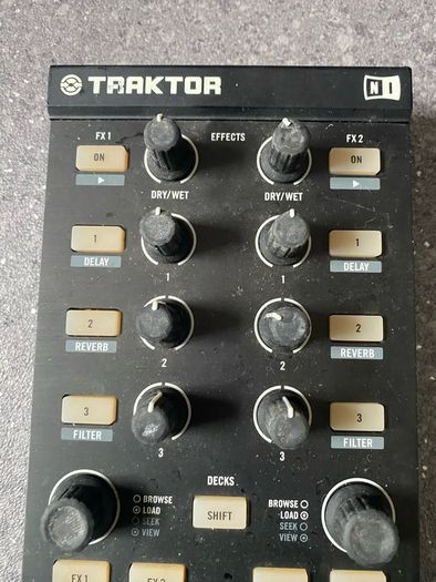 Native Instruments Traktor Kontrol X1 Mk1 Dj Controller