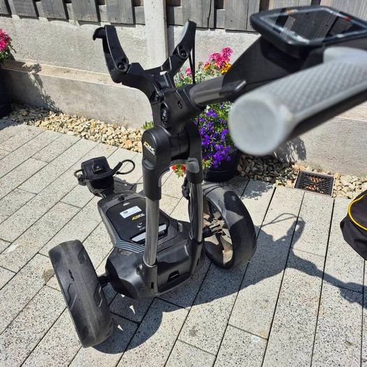 Powakaddy FX7 GPS trolley