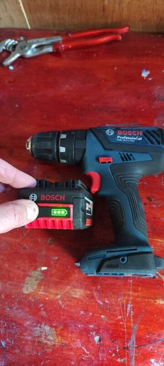 Bosch GSB 18-2-LI Plus Combi Drill + 4.0Ah Battery & Charger (Barely Used)