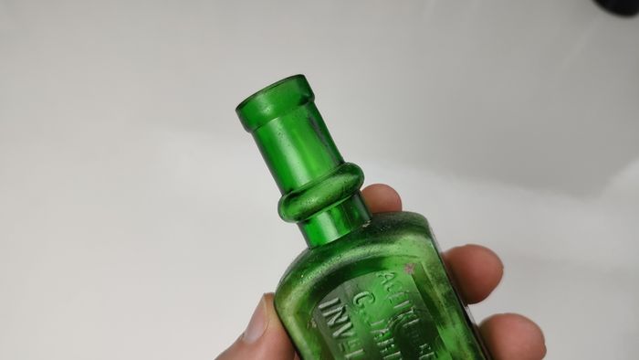 396 - Antique Aceite De Bellotas y Savia De Coco Green Glass Bottle