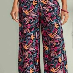 Wide leg trousers