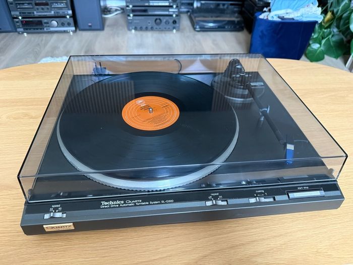 Technics Q300 turntable/recorder