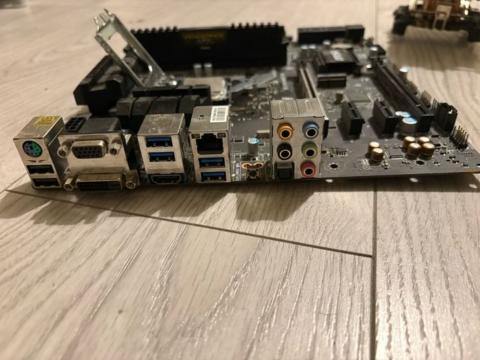 MSI B150M Mortar + Intel i5-6400 CPU (Fully Working)