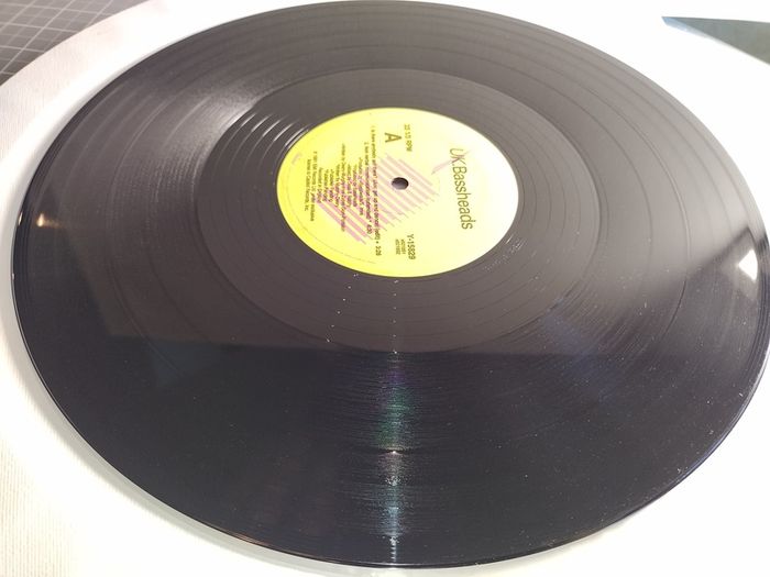 Bassheads - Is There Anybody Out There? - Deconstruction Records - BANGIN 90s Piano ACID Vocal HOUSE BANGER!