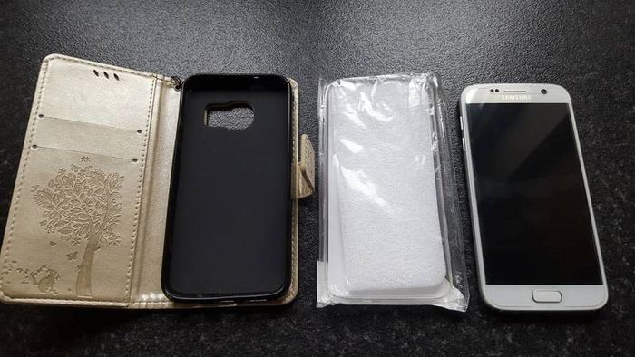 Samsung galaxy s7 with all accessories