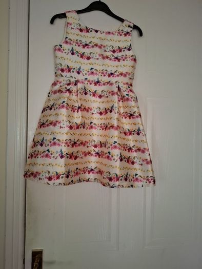 Yumi girl Dress age 5-6
