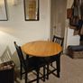 Round table and 2 chairs Image 2