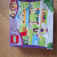 Lego Friends Emma's tourist kiosk (41098)