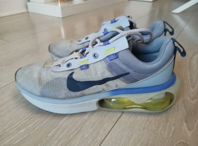 Mens nike trainers size 8. 2 pairs