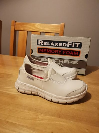 Skechers Sure Track -