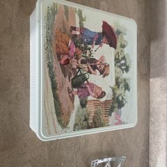 vintage tin Le Sable De L'Abbaye 1998