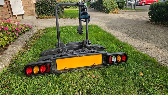Peruzzo Pure Instinct 2-Bike Towbar Mounted Bike Rack. Used Twice