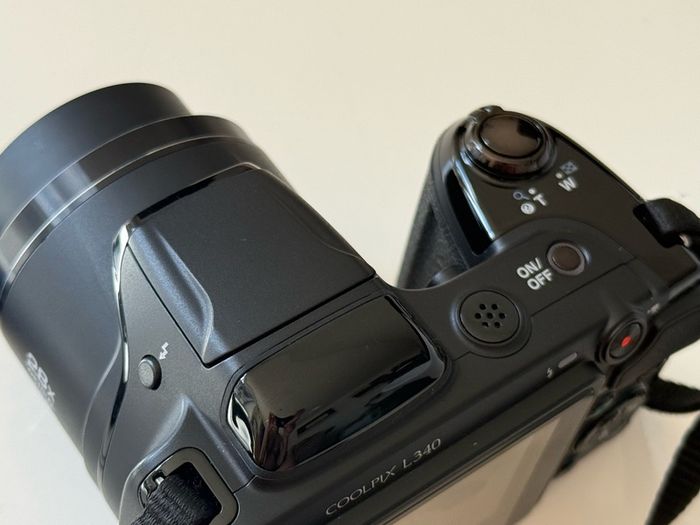 Nikon Coolpix L340 with 2x 32GB Cards & Bag