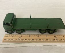 Dinky 905. Foden flatbed. Missing chains, otherwise great condition.