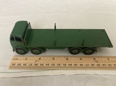 Dinky 905. Foden flatbed. Missing chains, otherwise great condition.