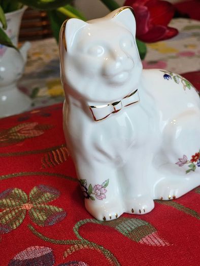 Royal Tara Cat