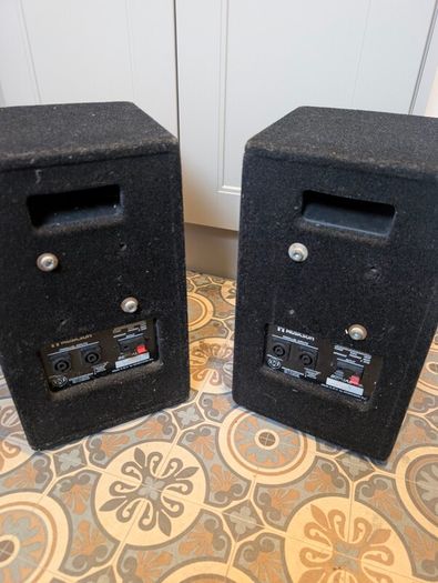 Musicson Sat-8 Loud speakers , stand and cable