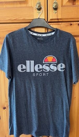ELLESSE  T-shirt. Size small / medium. Great Quality & In Excellent Condition. Weighty 100% cotton.