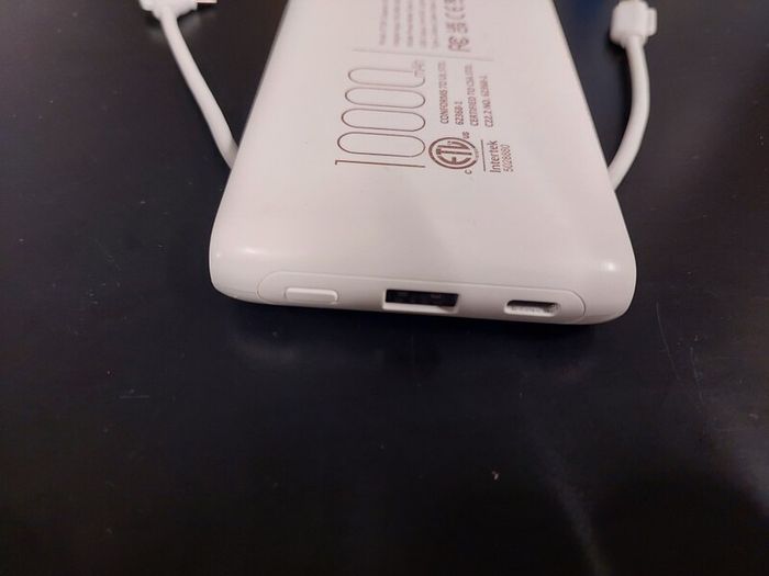 VEEKTOMX 10,000mAh Power Bank Built-in USB-C Lightning Cables