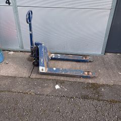 Pallet truck
