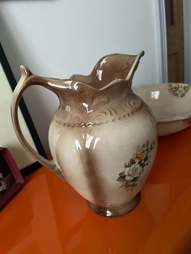 Staffordshire jug and wash bowl