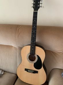 Martin smith half size guitar needs stings hence price