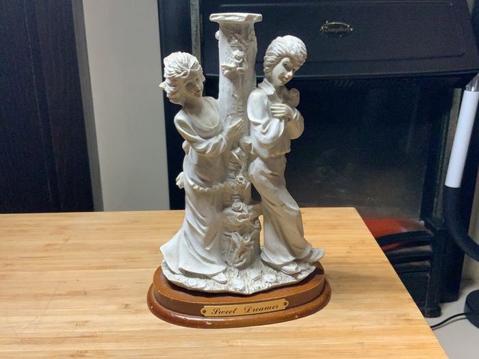 Figurines