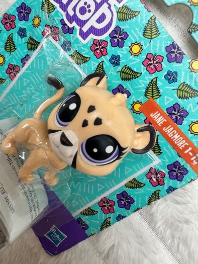 Hasbro Littlest Pet Shop 1-150 Jane Jagmore Jaguar Cat Dirty Damaged Box Please see pictures