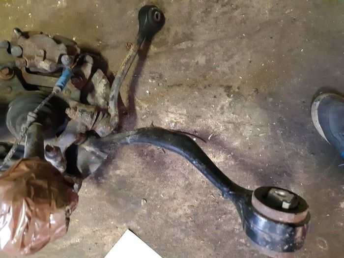 Bmw X3 E83 Front Driver Right Side Suspension Leg Whith Hub & Caliper
