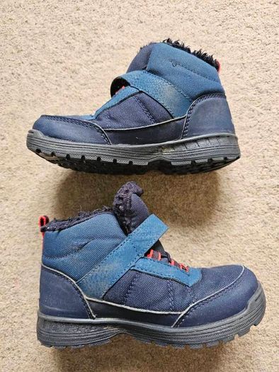 Kids warm waterproof boots size 9 eu27