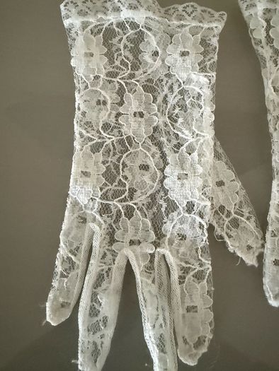 Formal lace girls gloves wedding/ communion