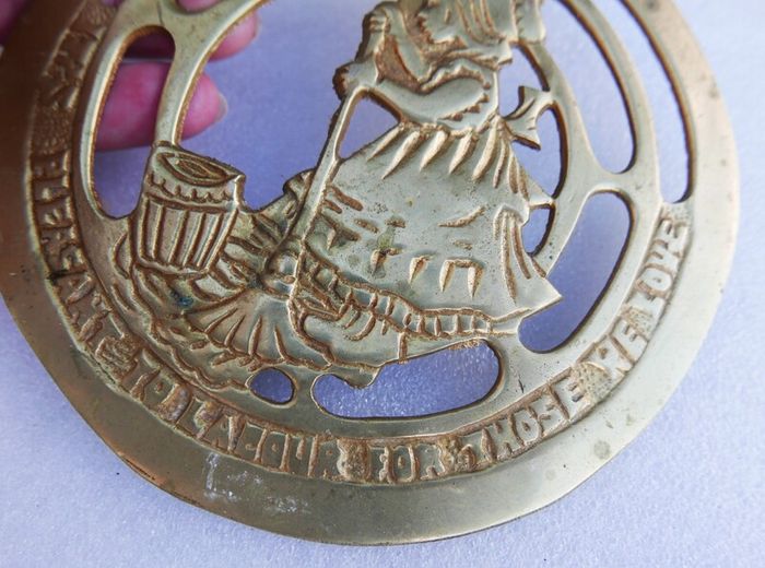 Vintage brass wall plaque - Its pleasant to labour for those we love