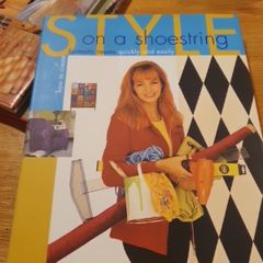 Style On A Shoestring  How to Create Fantastic Rooms Quickly And Easily  In Very Good Condition From Pet Smoke Free Home