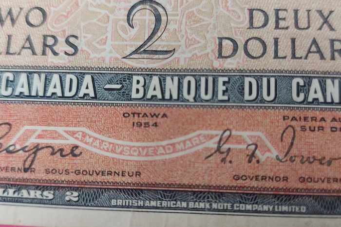 CANADA 1954 Two Dollar banknote in uncirculated condition