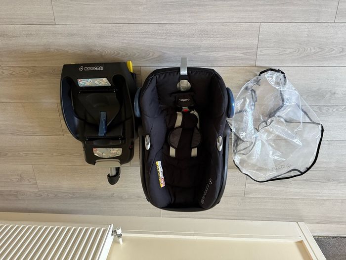 Maxi Cosi CabrioFix car seat with isofix