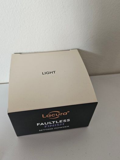 Setting powder  Faultless finish  Lacura