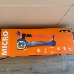 New - unopened - Maxi Micro Scooter -  Foldable LED: Navy/Orange