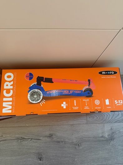 New - unopened - Maxi Micro Scooter -  Foldable LED: Navy/Orange