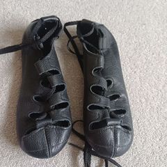 Irish dancing pomps size 13.5 junior