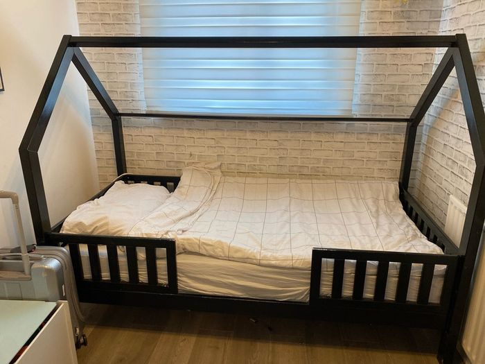 Single kids bed